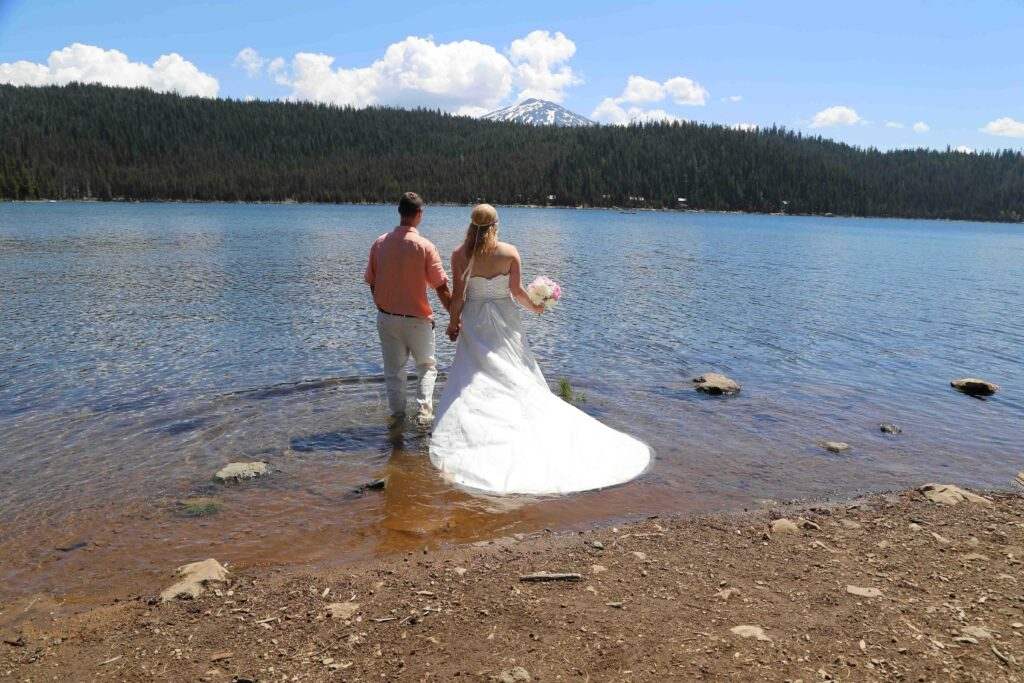 back view of the couple on the Elk Lake